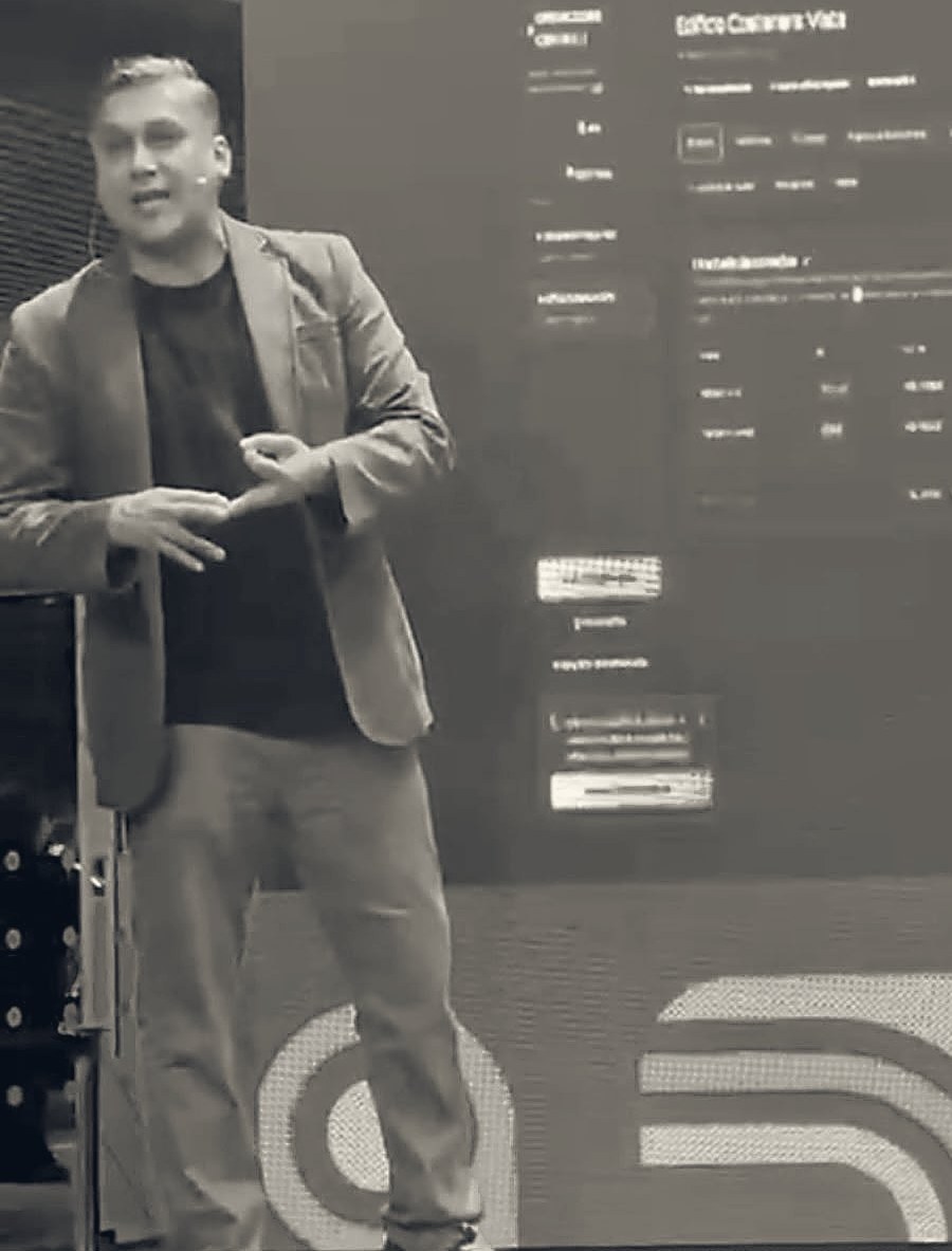 Diego Espinoza presentando Operaciones Control en ExpoCondominios 2026